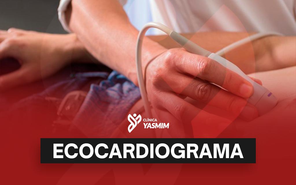 a imagem mostra um aparelho de ultrassom utilizado no peito de um homem, cujo título é ecocardiograma