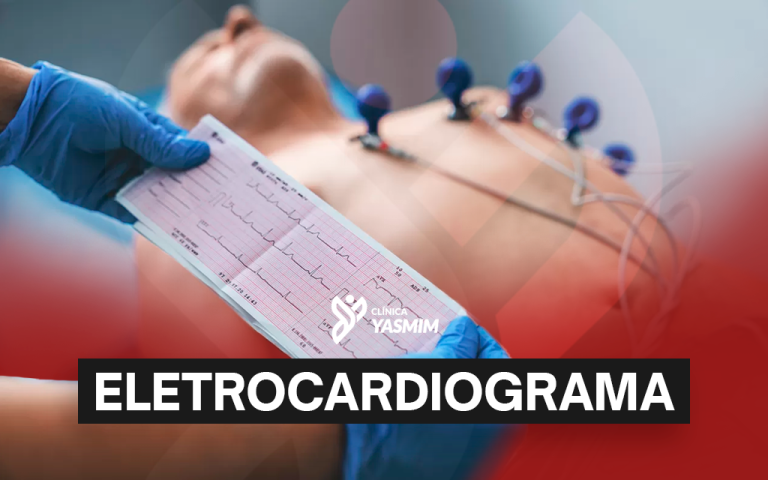 A imagem mostra um homem deitado sem camisa passando por um eletrocardiograma