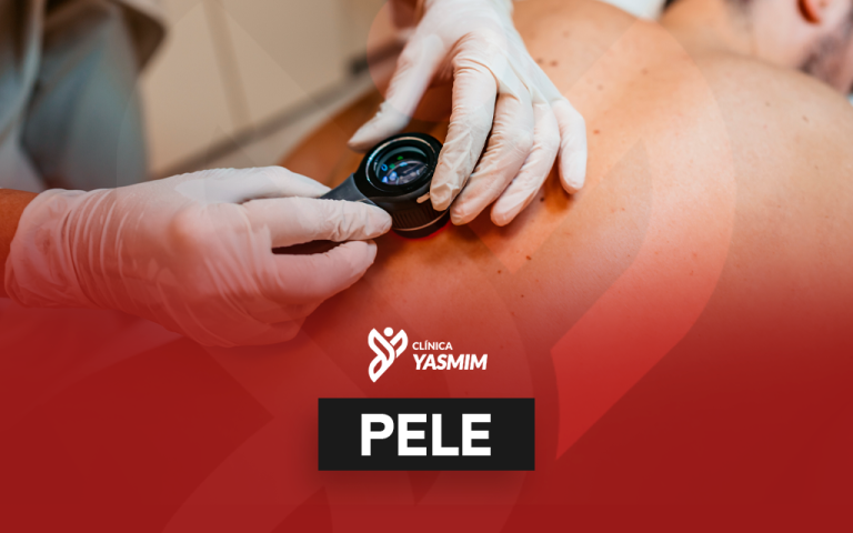 a imagem mostra uma mulher sendo avaliada por um ultrassom da pele