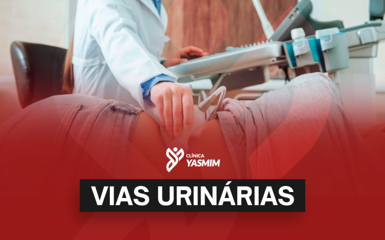 a imagem mostra um médico realizando um ultrassom de vias urinárias em uma paciente