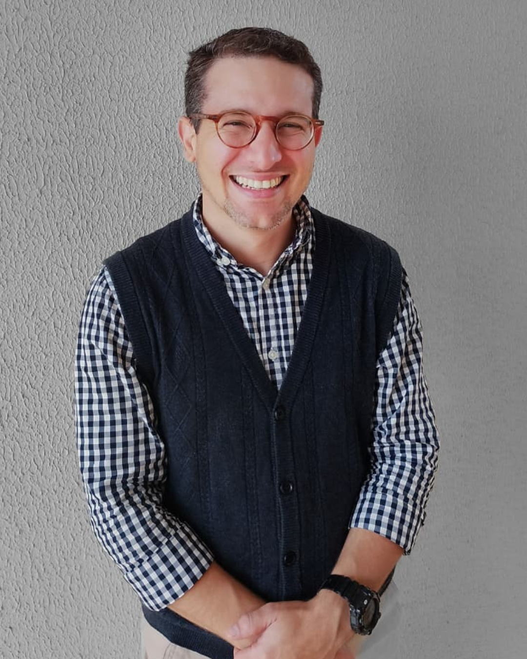 Rômulo Rocha, psicólogo na Clínica Yasmim, em Anápolis. Atendimento clínico e corporativo, ansiedade, estresse e saúde mental. Agende sua consulta.