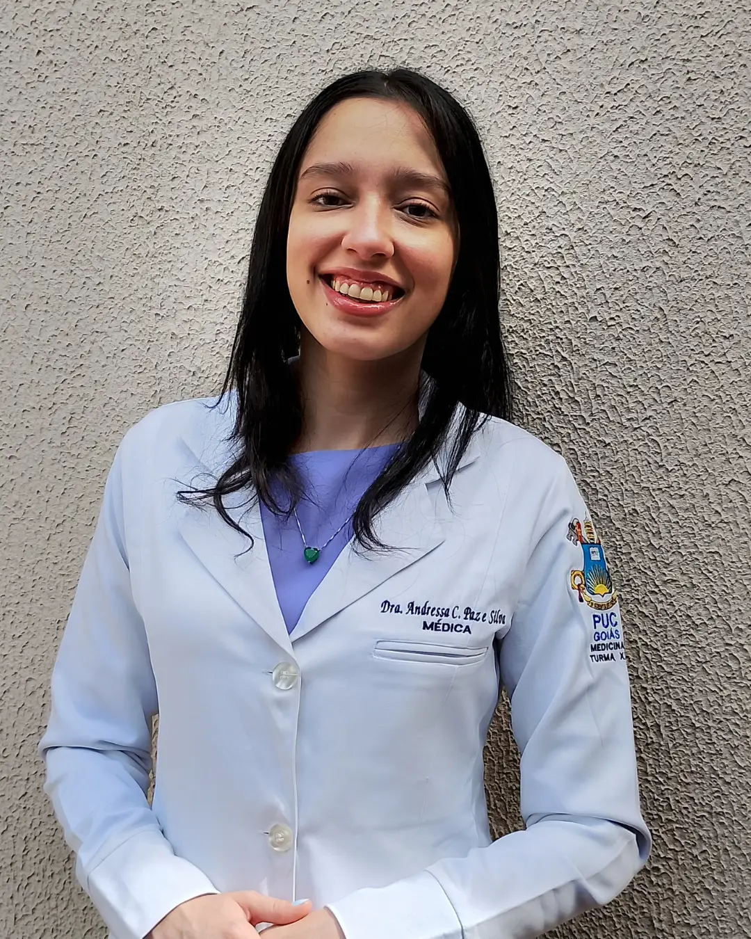 Dra. Andressa Paz, médica da família na Clínica Yasmim, em Anápolis. Atendimento completo, prevenção e cuidado contínuo para todas as idades. Agende sua consulta.